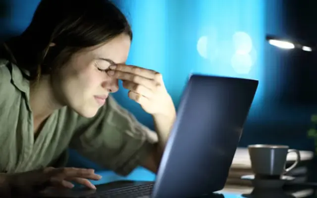 تاثیر نور کم بر چشم؛ واقعیت یا باور اشتباه؟